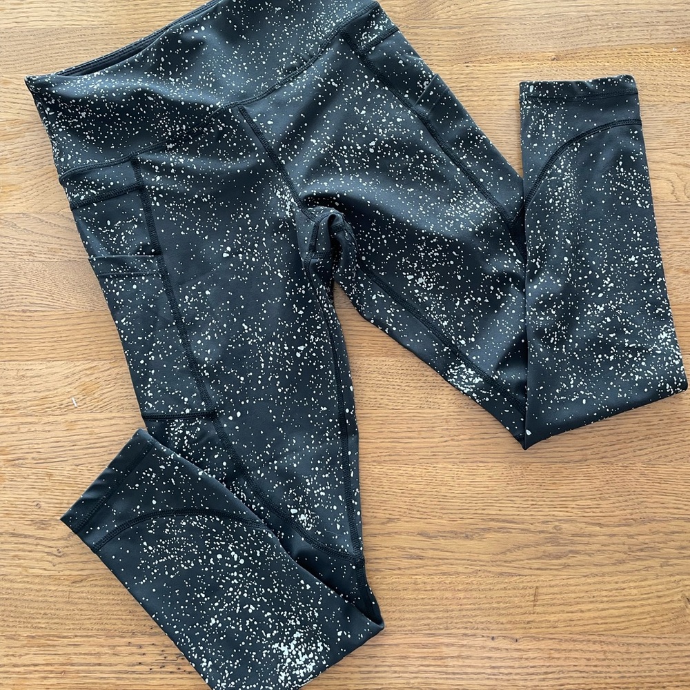 Black and Zilver Zyia Leggings